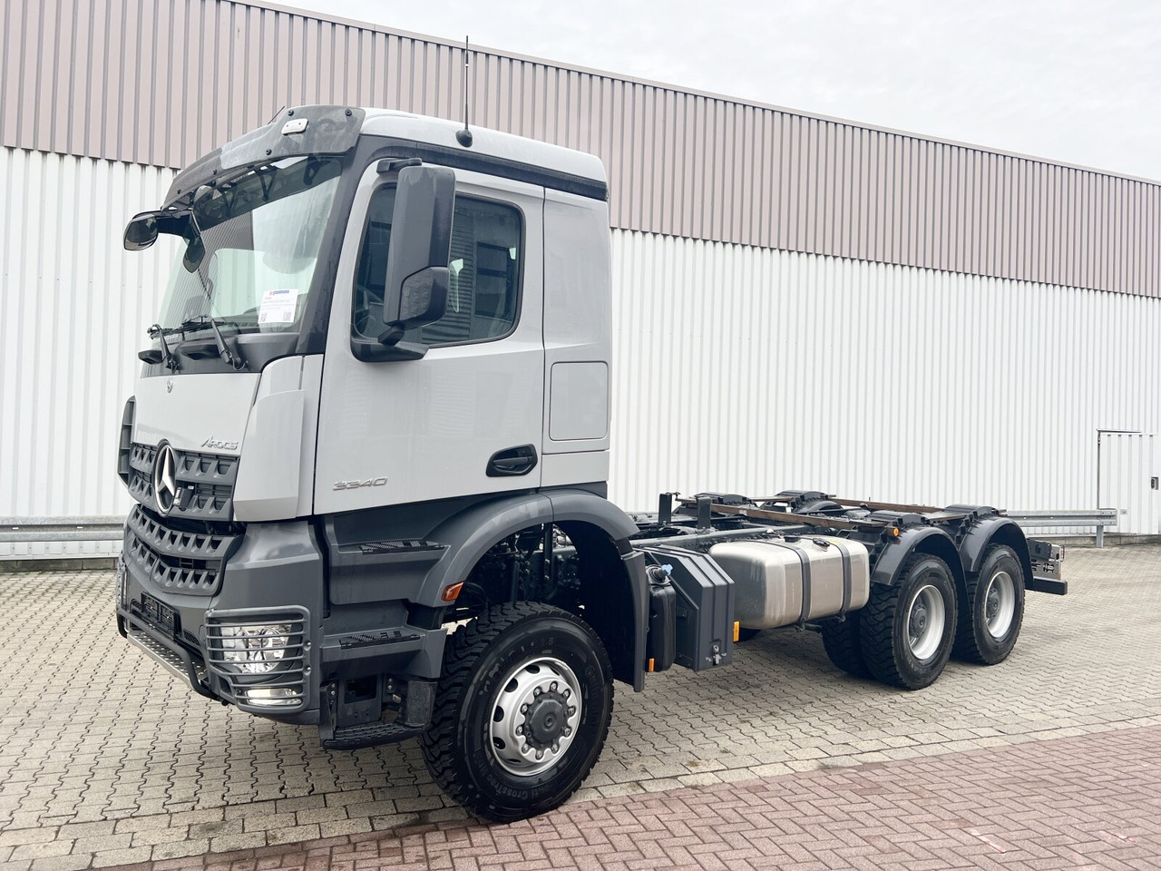 Mercedes-Benz Arocs 3340/46 A 6x6 Arocs 3340/46 A 6x6, Grounder - Φορτηγό σασί: φωτογραφία 1 Mercedes-Benz Arocs 3340/46 A 6x6 Arocs 3340/46 A 6x6, Grounder - Φορτηγό σασί: φωτογραφία 1