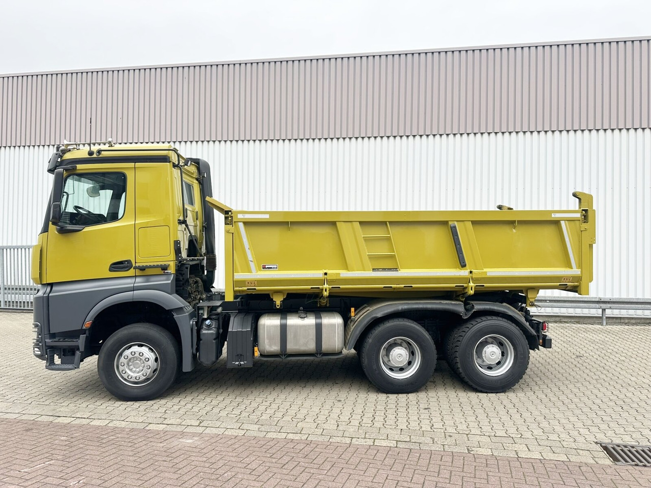Φορτηγό ανατρεπόμενο Mercedes-Benz Arocs 3363 K 6x4 Arocs 3363 K 6x4, Grounder, Turbo-Retarder-Kupplung, Bordmatik: φωτογραφία 12