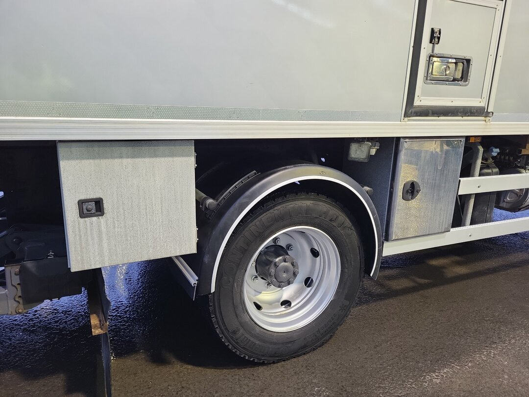 Mercedes-Benz Atego 1330 4x4 Atego 1330 4x4, Iso-Koffer mit Heizung und LBW - Φορτηγό κόφα: φωτογραφία 5 Mercedes-Benz Atego 1330 4x4 Atego 1330 4x4, Iso-Koffer mit Heizung und LBW - Φορτηγό κόφα: φωτογραφία 5