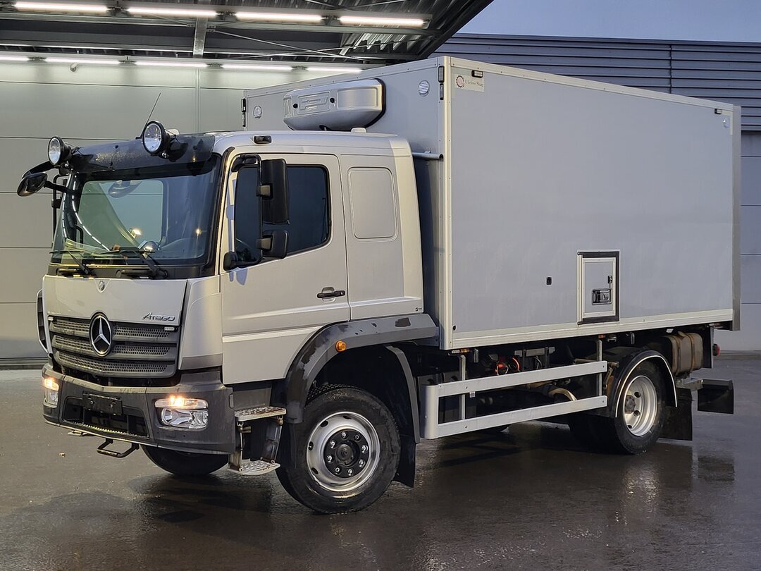 Mercedes-Benz Atego 1330 4x4 Atego 1330 4x4, Iso-Koffer mit Heizung und LBW - Φορτηγό κόφα: φωτογραφία 1 Mercedes-Benz Atego 1330 4x4 Atego 1330 4x4, Iso-Koffer mit Heizung und LBW - Φορτηγό κόφα: φωτογραφία 1