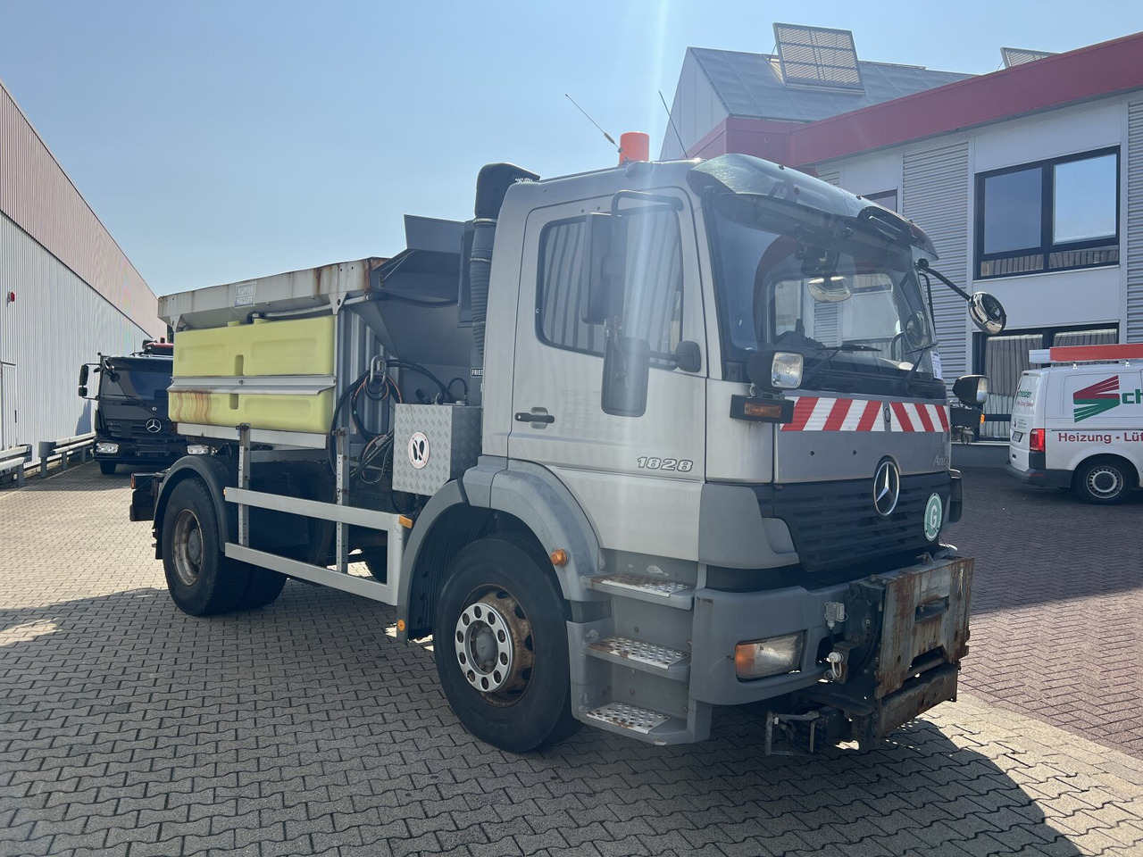 Mercedes-Benz Atego 1828 L 4x2 Atego 1828 L 4x2, Rechtslenker, Winterdienstaustattung - Φορτηγό σασί: φωτογραφία 5 Mercedes-Benz Atego 1828 L 4x2 Atego 1828 L 4x2, Rechtslenker, Winterdienstaustattung - Φορτηγό σασί: φωτογραφία 5