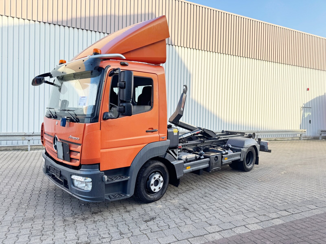 Mercedes-Benz Atego 824 L 4x2 Atego 824 L 4x2, Motorabtrieb, City-Abroller - Φορτηγό φόρτωσης γάντζου: φωτογραφία 1 Mercedes-Benz Atego 824 L 4x2 Atego 824 L 4x2, Motorabtrieb, City-Abroller - Φορτηγό φόρτωσης γάντζου: φωτογραφία 1
