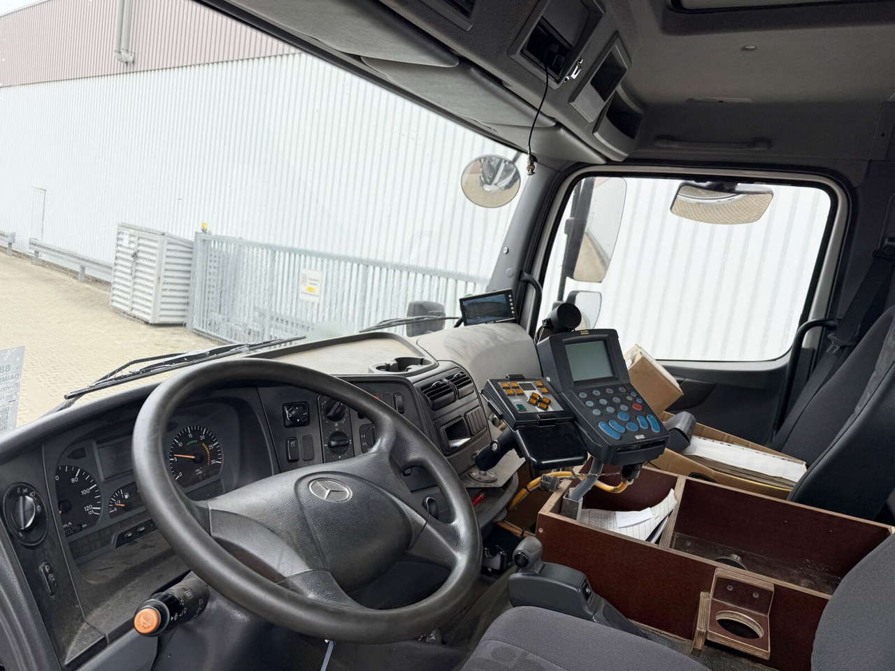 Mercedes-Benz Axor 1824 AK 4x4 Axor 1824 AK 4x4, Tele-Absetzer, Winterdienstausstattung - Φορτηγό καδοφόρος φορτωτής: φωτογραφία 4 Mercedes-Benz Axor 1824 AK 4x4 Axor 1824 AK 4x4, Tele-Absetzer, Winterdienstausstattung - Φορτηγό καδοφόρος φορτωτής: φωτογραφία 4