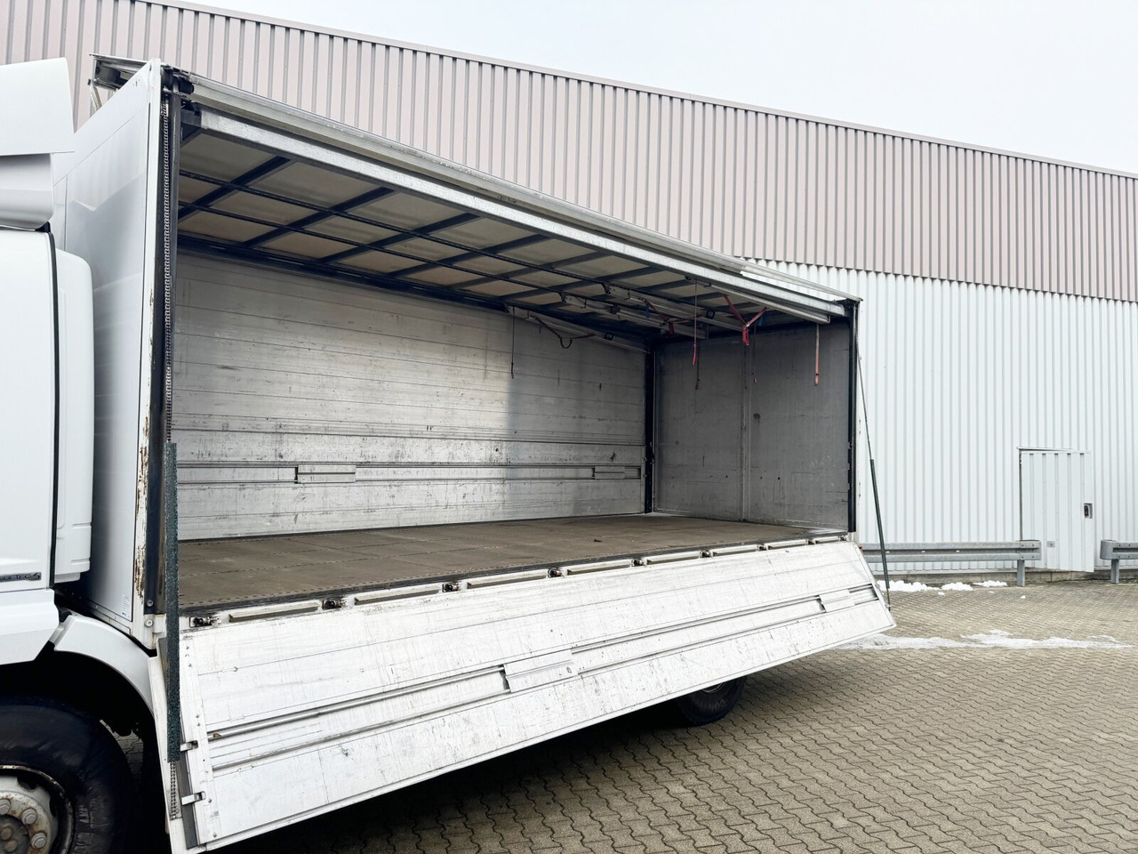 Φορτηγό κόφα Mercedes-Benz Axor 1833 L 4x2 Axor 1833 L 4x2, Getränkekoffer: φωτογραφία 12