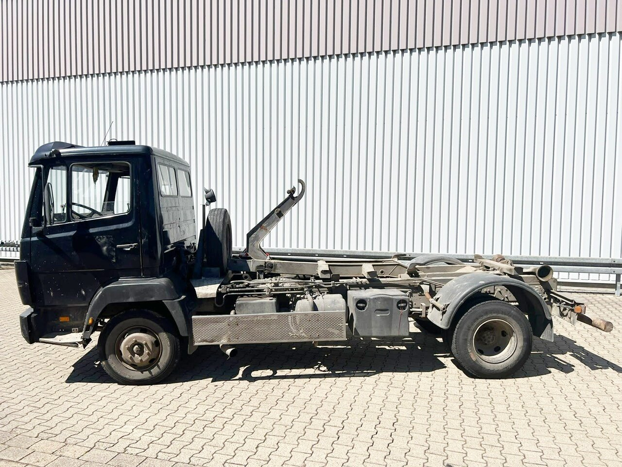 Mercedes-Benz LK 817 4x2 LK 817 4x2/37, City-Abroller, 6-Zylinder Motor - Φορτηγό φόρτωσης γάντζου: φωτογραφία 1 Mercedes-Benz LK 817 4x2 LK 817 4x2/37, City-Abroller, 6-Zylinder Motor - Φορτηγό φόρτωσης γάντζου: φωτογραφία 1