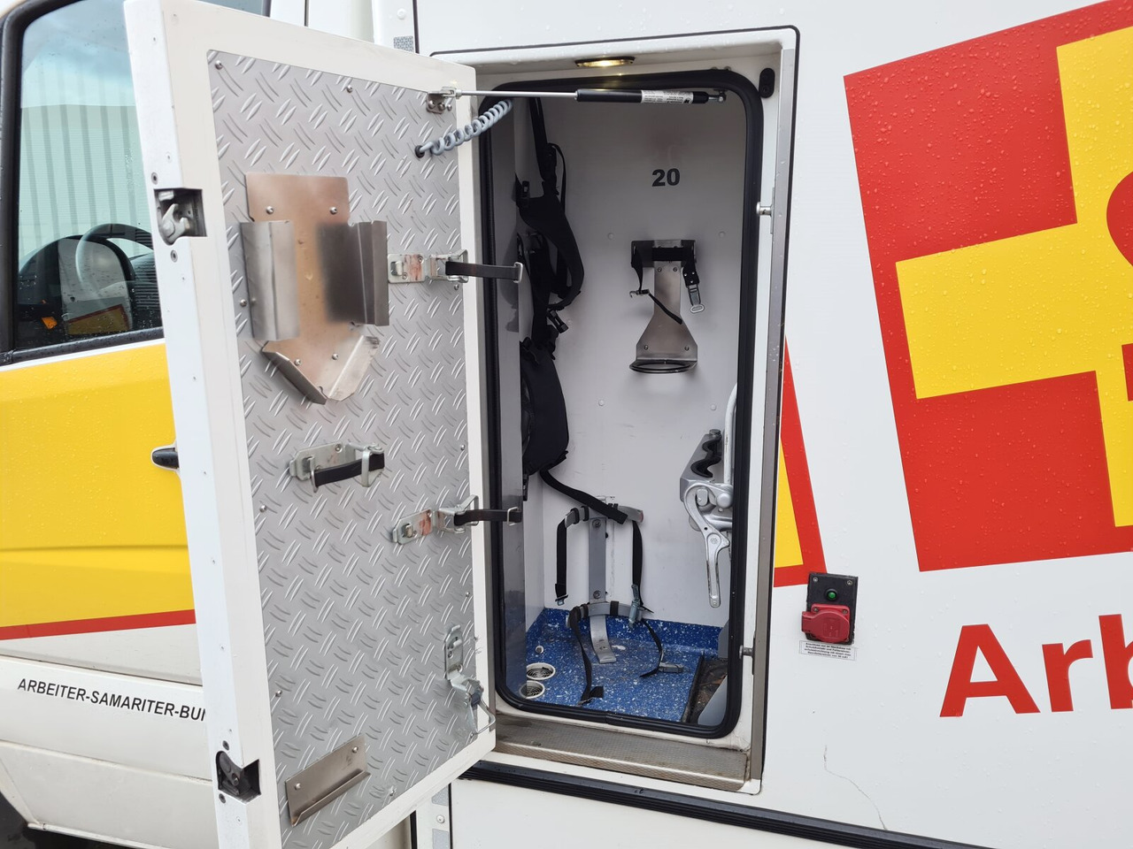 Mercedes-Benz Sprinter 516 CDI 4x2 Sprinter 516 CDI 4x2, Rettungswagen - Βαν: φωτογραφία 4 Mercedes-Benz Sprinter 516 CDI 4x2 Sprinter 516 CDI 4x2, Rettungswagen - Βαν: φωτογραφία 4