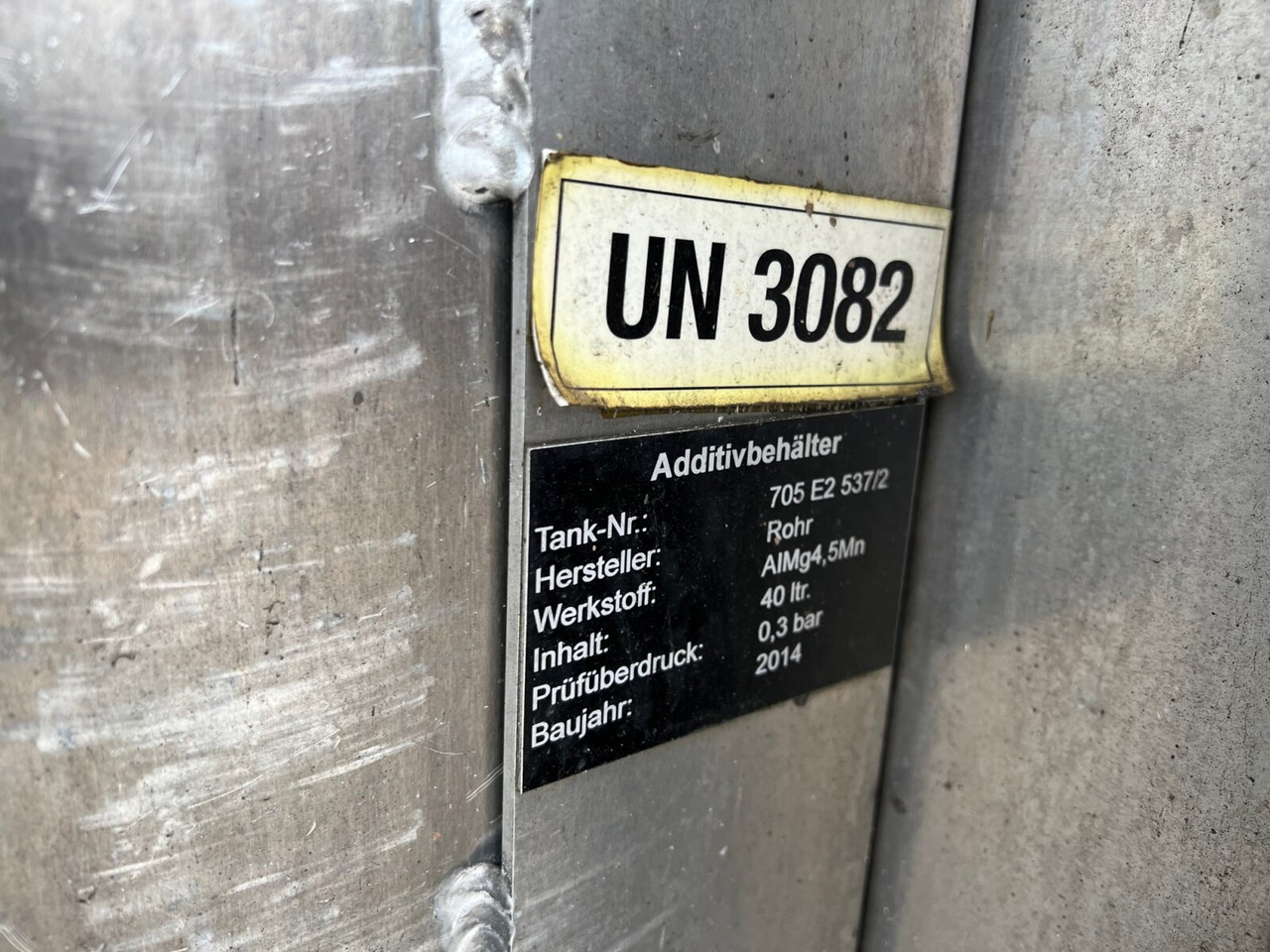 R450 4x2 R450 4x2, Retarder, ADR, Rohr Tank, ca. 14400l - Φορτηγό βυτιοφόρο: φωτογραφία 2 R450 4x2 R450 4x2, Retarder, ADR, Rohr Tank, ca. 14400l - Φορτηγό βυτιοφόρο: φωτογραφία 2