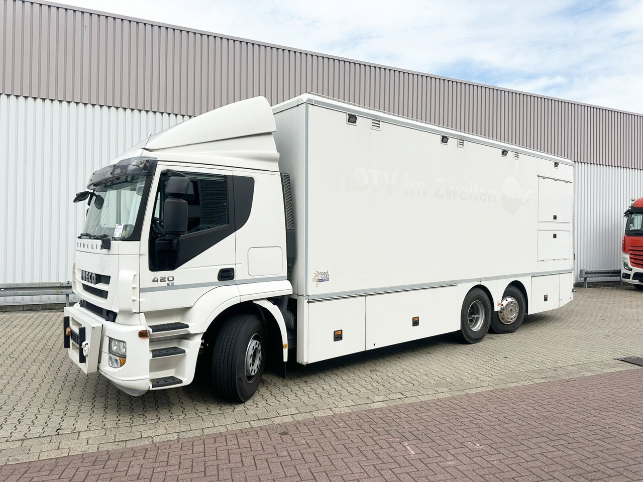 Stralis AT260S42Y/FS 6x2 Stralis AT260S42Y/FS 6x2, Übertragungswagen - Φορτηγό κόφα: φωτογραφία 1 Stralis AT260S42Y/FS 6x2 Stralis AT260S42Y/FS 6x2, Übertragungswagen - Φορτηγό κόφα: φωτογραφία 1