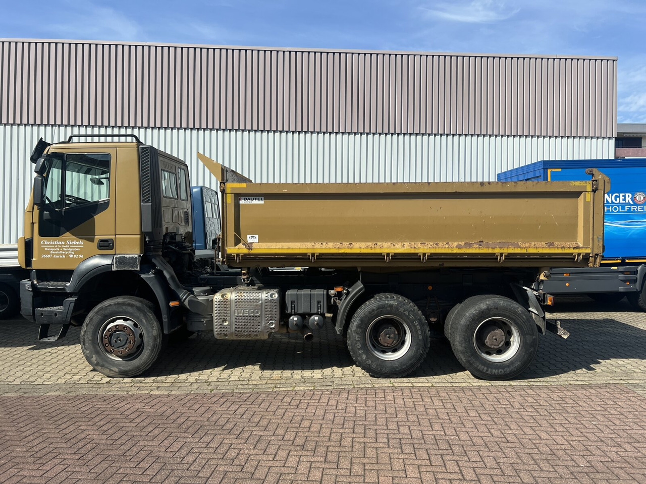 Trakker AD260T45W 6x6 Trakker AD260T45W 6x6 - Φορτηγό ανατρεπόμενο: φωτογραφία 2 Trakker AD260T45W 6x6 Trakker AD260T45W 6x6 - Φορτηγό ανατρεπόμενο: φωτογραφία 2