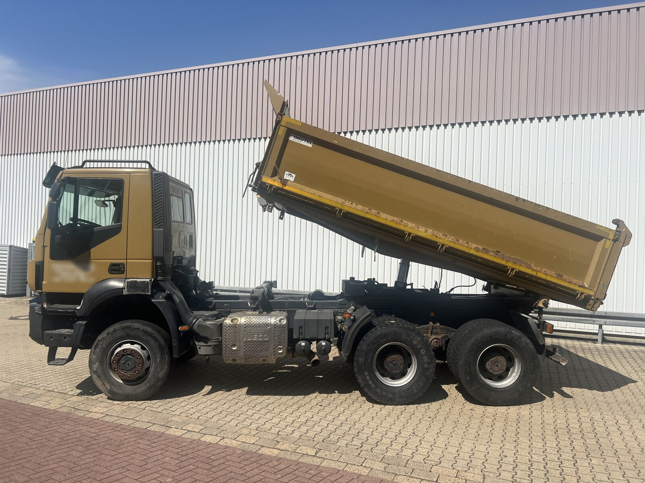 Trakker AD260T45W 6x6 Trakker AD260T45W 6x6 - Φορτηγό ανατρεπόμενο: φωτογραφία 3 Trakker AD260T45W 6x6 Trakker AD260T45W 6x6 - Φορτηγό ανατρεπόμενο: φωτογραφία 3