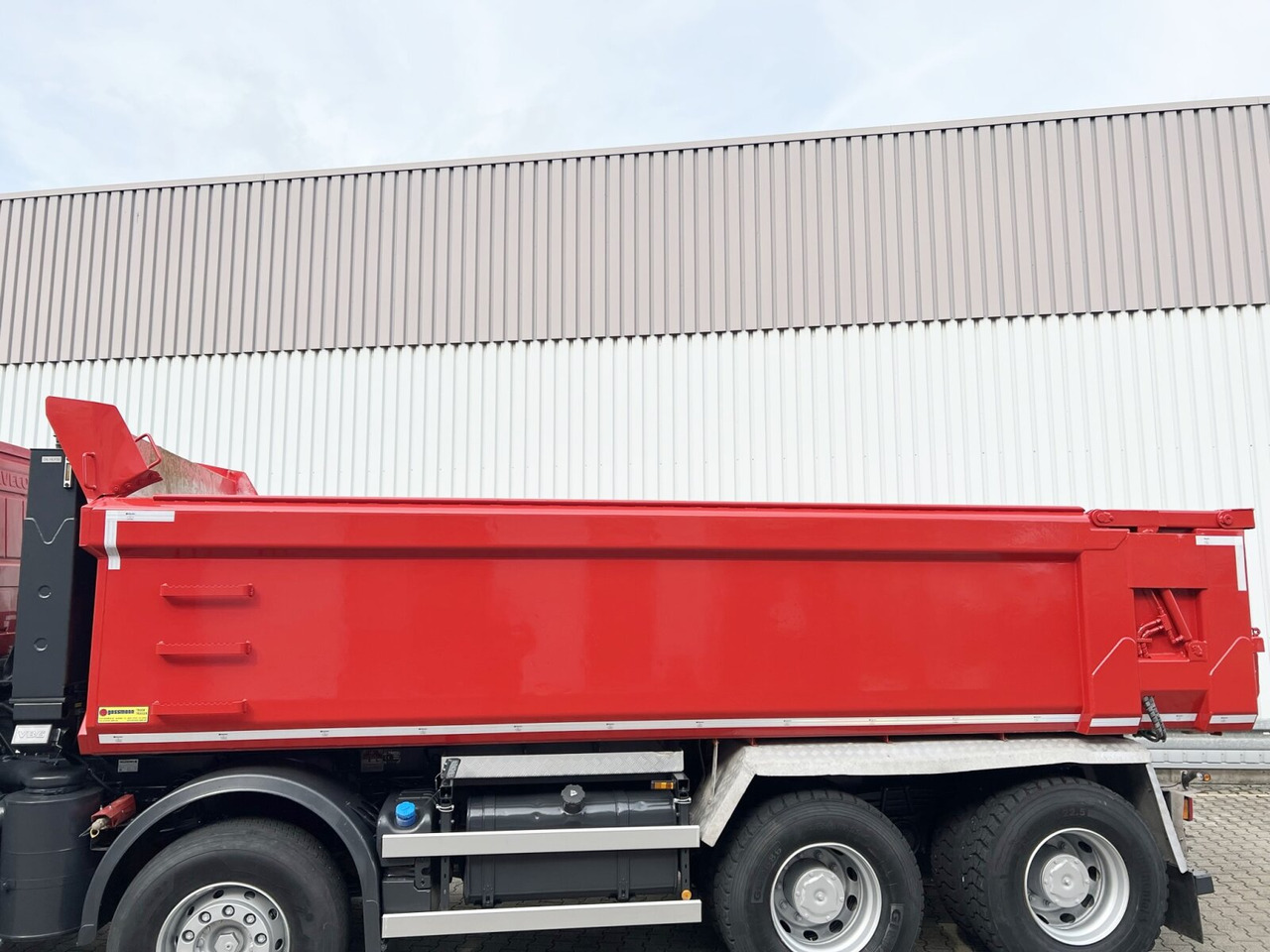 Trakker AD410T50 8x4 Trakker AD410T50 8x4, Stahlmulde ca. 16m³, hydr. Heckklappe - Φορτηγό ανατρεπόμενο: φωτογραφία 5 Trakker AD410T50 8x4 Trakker AD410T50 8x4, Stahlmulde ca. 16m³, hydr. Heckklappe - Φορτηγό ανατρεπόμενο: φωτογραφία 5