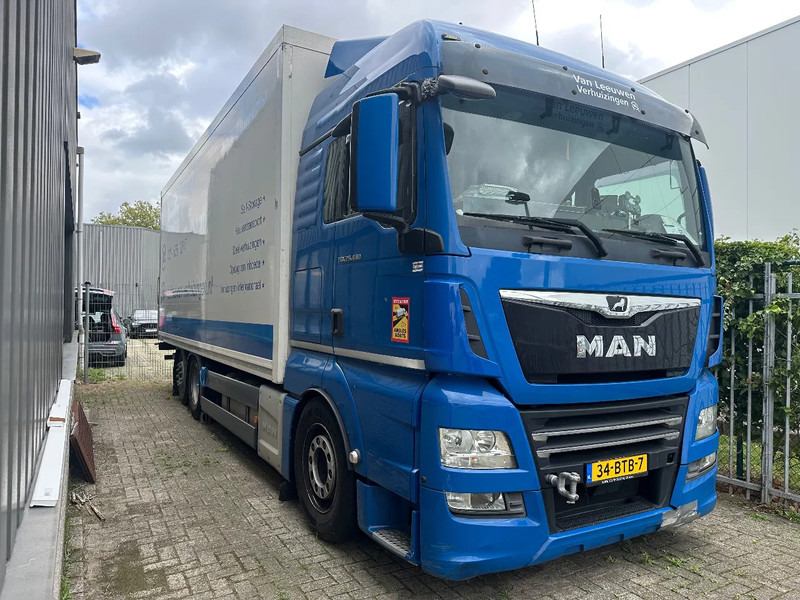 MAN TGX TGX 26 460 + 6X2 + LIFT + DAMAGED ENGINE - Φορτηγό κόφα: φωτογραφία 4 MAN TGX TGX 26 460 + 6X2 + LIFT + DAMAGED ENGINE - Φορτηγό κόφα: φωτογραφία 4