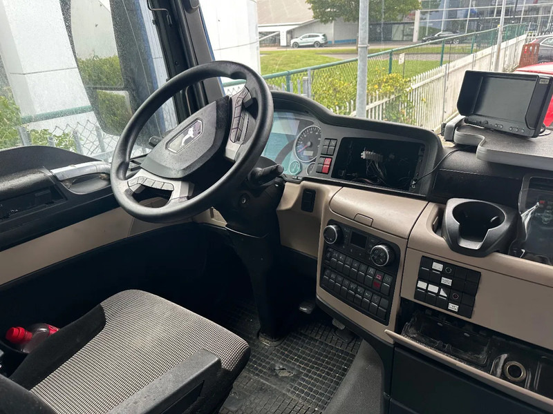 MAN TGX TGX 26 460 + 6X2 + LIFT + DAMAGED ENGINE - Φορτηγό κόφα: φωτογραφία 5 MAN TGX TGX 26 460 + 6X2 + LIFT + DAMAGED ENGINE - Φορτηγό κόφα: φωτογραφία 5