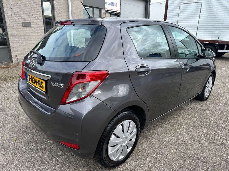 Toyota Yaris 1.4 D + NAVI + AIRCO + REAR CAMERA + APK / TUV + MARGE - Hatchback: φωτογραφία 4 Toyota Yaris 1.4 D + NAVI + AIRCO + REAR CAMERA + APK / TUV + MARGE - Hatchback: φωτογραφία 4