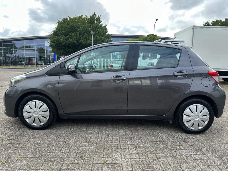Toyota Yaris 1.4 D + NAVI + AIRCO + REAR CAMERA + APK / TUV + MARGE - Hatchback: φωτογραφία 2 Toyota Yaris 1.4 D + NAVI + AIRCO + REAR CAMERA + APK / TUV + MARGE - Hatchback: φωτογραφία 2
