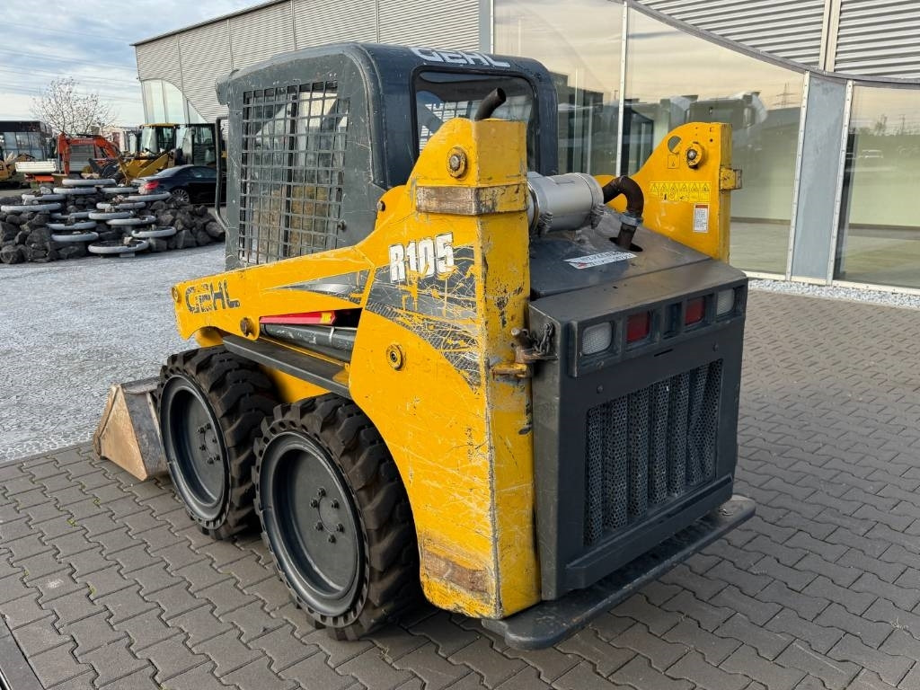 Gehl R 105 - Φορτωτής πλάγιας ολίσθησης: φωτογραφία 3 Gehl R 105 - Φορτωτής πλάγιας ολίσθησης: φωτογραφία 3