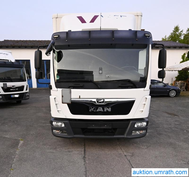 MAN (V181) MAN TGL 12.250 4x2 L/BL Koffer Ladebordwand Klimaautomatik NAVI Luftfederung Automatikgetriebe EURO 6 - Φορτηγό κόφα: φωτογραφία 3 MAN (V181) MAN TGL 12.250 4x2 L/BL Koffer Ladebordwand Klimaautomatik NAVI Luftfederung Automatikgetriebe EURO 6 - Φορτηγό κόφα: φωτογραφία 3