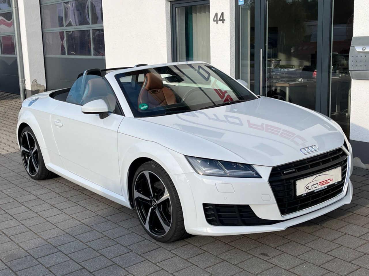 Audi TT Roadster 2.0 TFSI quattro - Αυτοκίνητο: φωτογραφία 4 Audi TT Roadster 2.0 TFSI quattro - Αυτοκίνητο: φωτογραφία 4