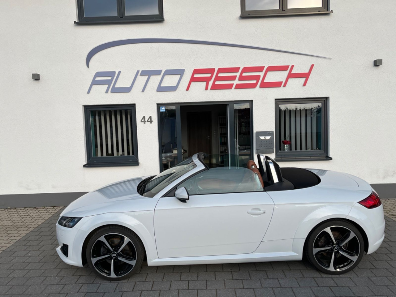 Audi TT Roadster 2.0 TFSI quattro - Αυτοκίνητο: φωτογραφία 5 Audi TT Roadster 2.0 TFSI quattro - Αυτοκίνητο: φωτογραφία 5