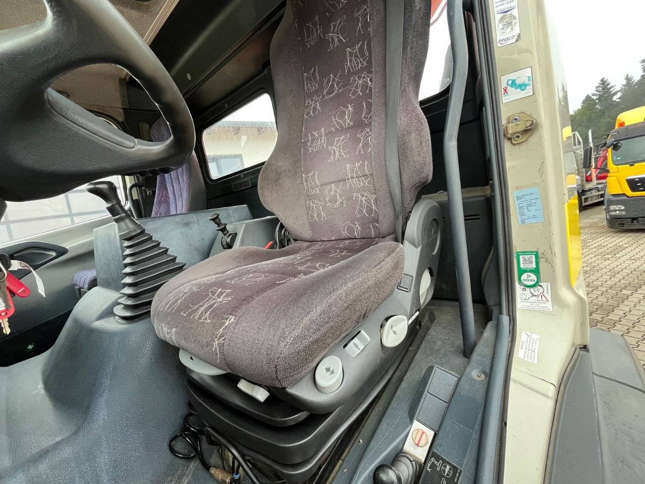 Φορτηγό ανατρεπόμενο, Φορτηγό με γερανό Mercedes-Benz Atego 1823 4x4 Kipper mit Kran Atlas 125.2 Funk: φωτογραφία 14