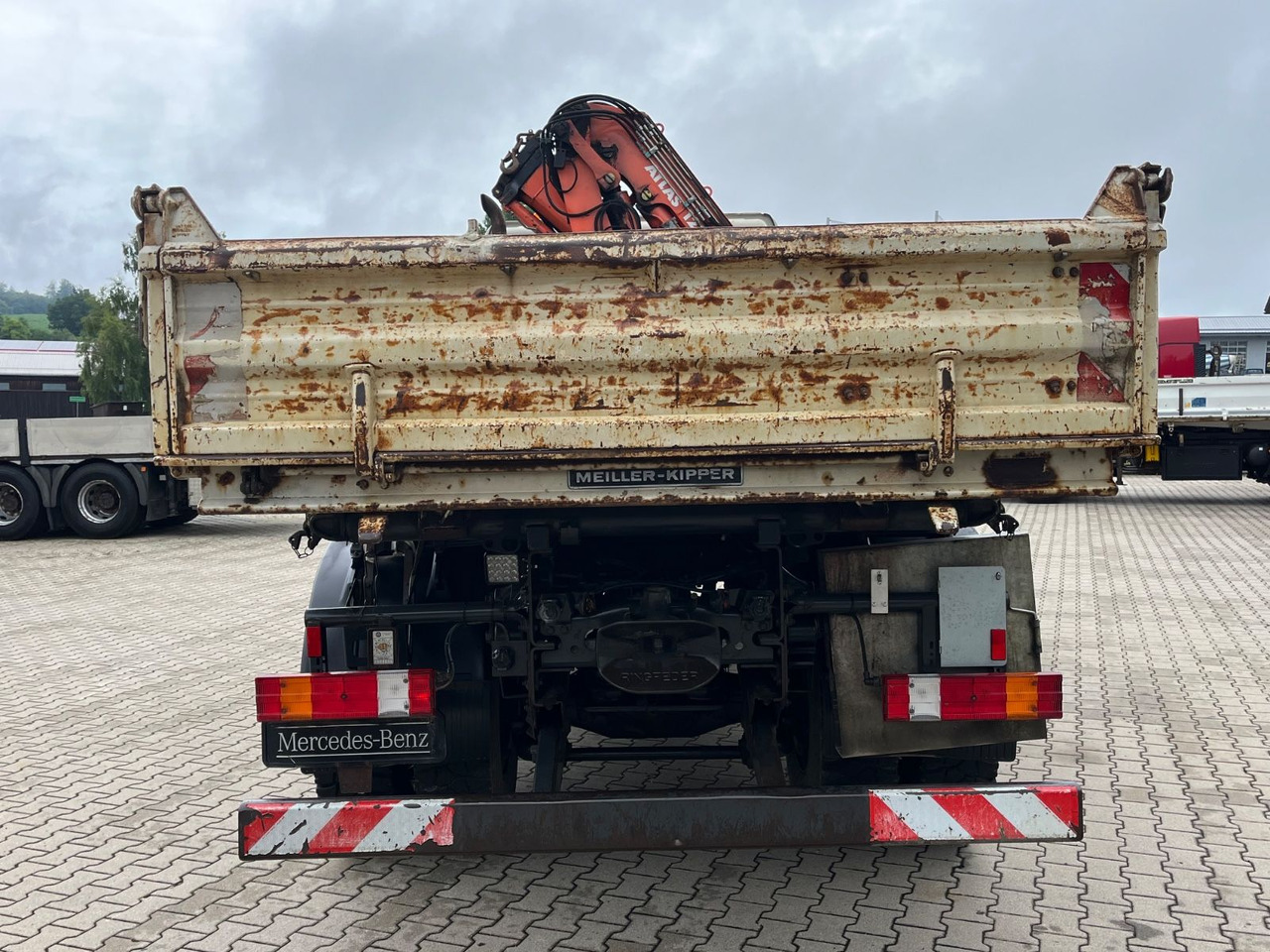 Φορτηγό ανατρεπόμενο, Φορτηγό με γερανό Mercedes-Benz Atego 1823 4x4 Kipper mit Kran Atlas 125.2 Funk: φωτογραφία 8