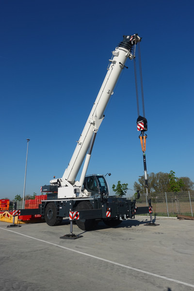 Liebherr LRT 1100-2.1 - Τηλεσκοπικός γερανός: φωτογραφία 1 Liebherr LRT 1100-2.1 - Τηλεσκοπικός γερανός: φωτογραφία 1