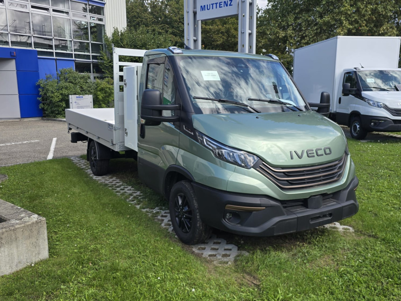 IVECO 35S18HA8 Pritsche (TOP Ausstattung) - Μικρό φορτηγό με καρότσα: φωτογραφία 2 IVECO 35S18HA8 Pritsche (TOP Ausstattung) - Μικρό φορτηγό με καρότσα: φωτογραφία 2