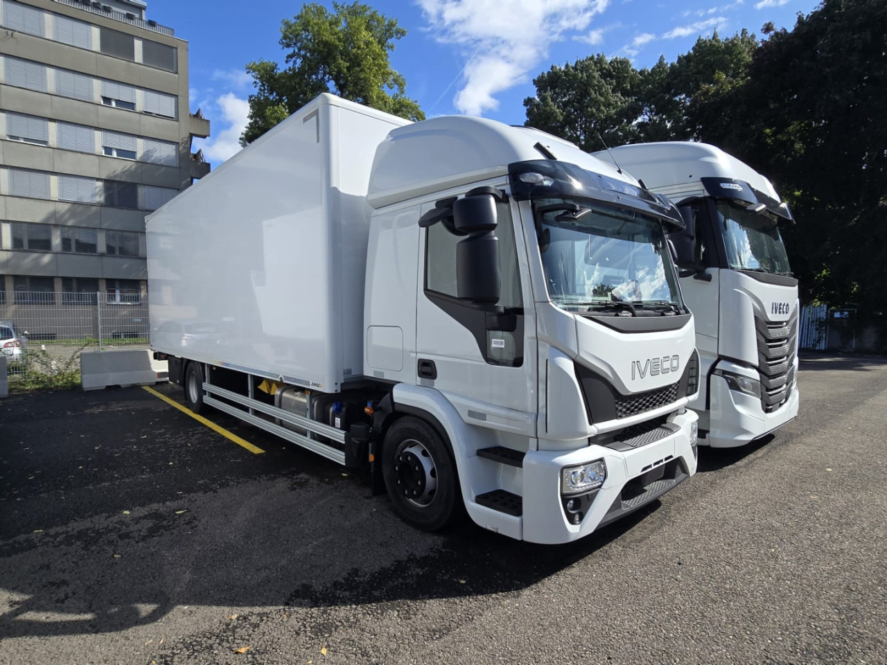 IVECO Eurocargo ML160E28/FP Koffer mit Ladebordwand - Φορτηγό κόφα: φωτογραφία 1 IVECO Eurocargo ML160E28/FP Koffer mit Ladebordwand - Φορτηγό κόφα: φωτογραφία 1