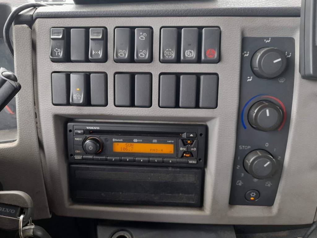 Φορτηγό με γερανό Volvo FL 240: φωτογραφία 13 Φορτηγό με γερανό Volvo FL 240: φωτογραφία 13