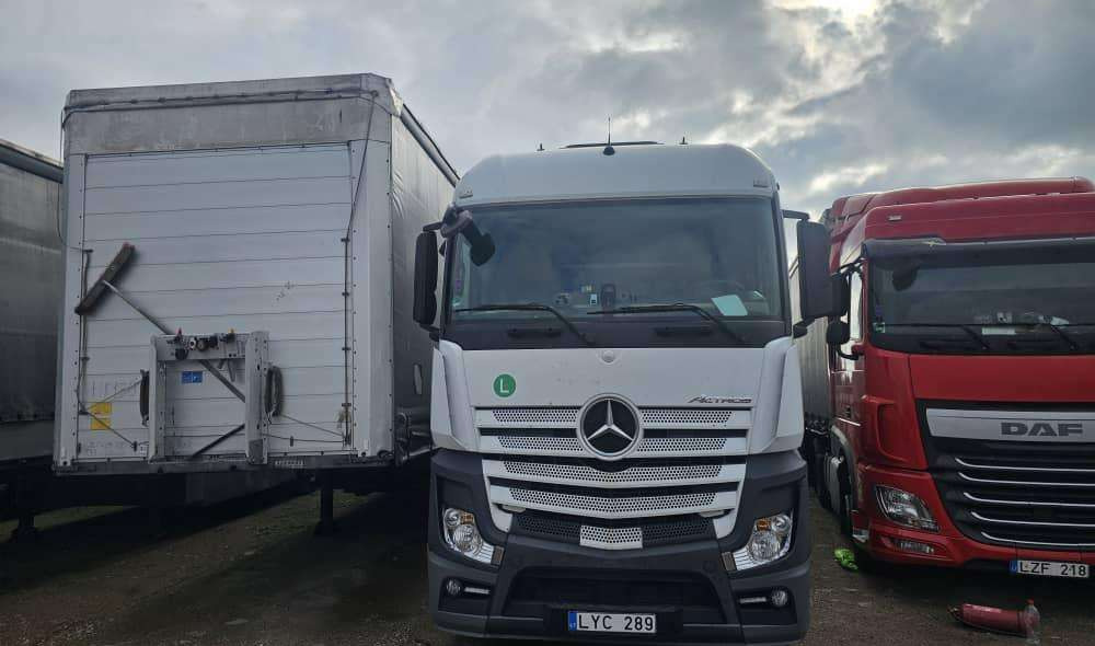 Mercedes-Benz 1845 - Τράκτορας: φωτογραφία 3 Mercedes-Benz 1845 - Τράκτορας: φωτογραφία 3