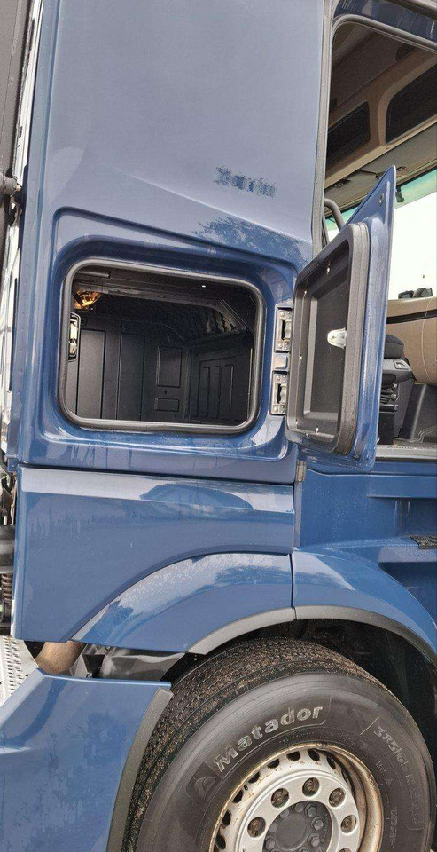 Mercedes-Benz Actros - Τράκτορας: φωτογραφία 4 Mercedes-Benz Actros - Τράκτορας: φωτογραφία 4