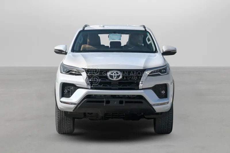 Toyota Fortuner 4X4 PART-TIME - SUV: φωτογραφία 2 Toyota Fortuner 4X4 PART-TIME - SUV: φωτογραφία 2