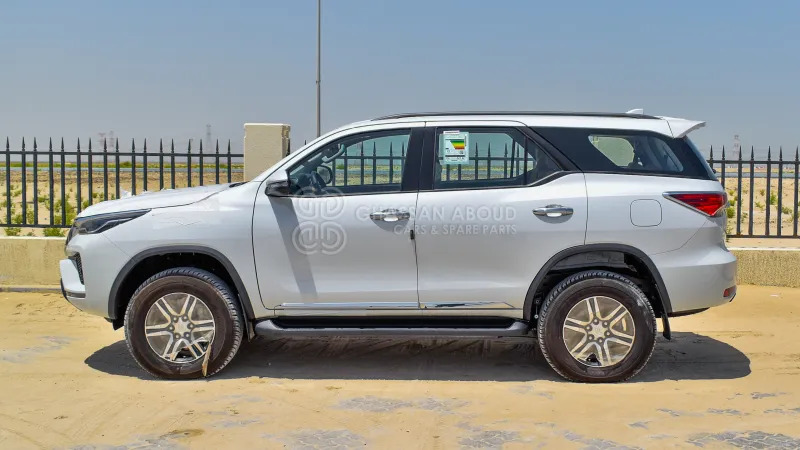Toyota Fortuner  4x4 - SUV: φωτογραφία 5 Toyota Fortuner  4x4 - SUV: φωτογραφία 5