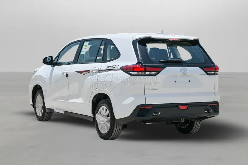 Toyota Innova - SUV: φωτογραφία 4 Toyota Innova - SUV: φωτογραφία 4