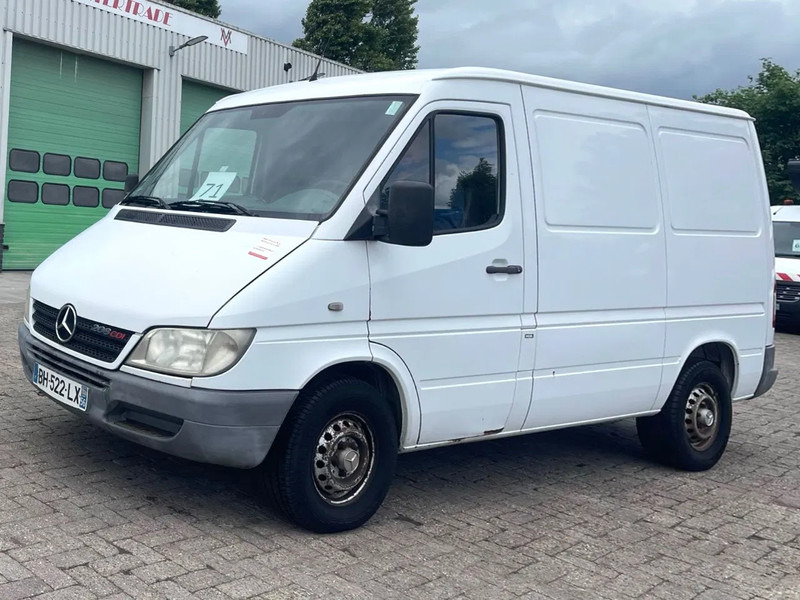 Mercedes-Benz Sprinter 208 3 seats. Very good bus! 100% engine and gearbox! France use - Βαν: φωτογραφία 4 Mercedes-Benz Sprinter 208 3 seats. Very good bus! 100% engine and gearbox! France use - Βαν: φωτογραφία 4