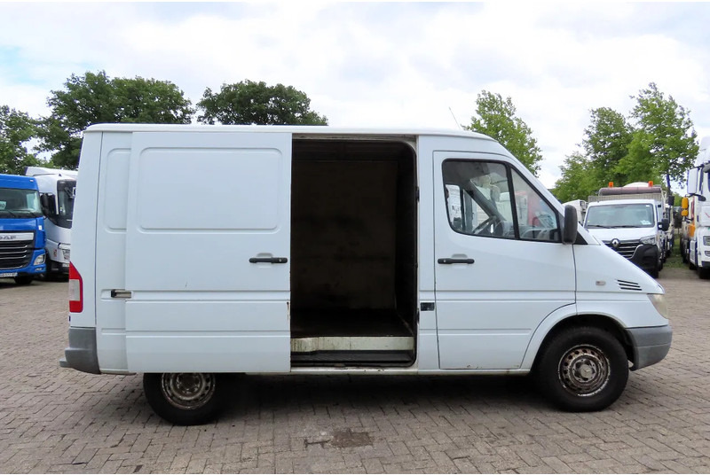 Mercedes-Benz Sprinter 208 3 seats. Very good bus! 100% engine and gearbox! France use - Βαν: φωτογραφία 3 Mercedes-Benz Sprinter 208 3 seats. Very good bus! 100% engine and gearbox! France use - Βαν: φωτογραφία 3