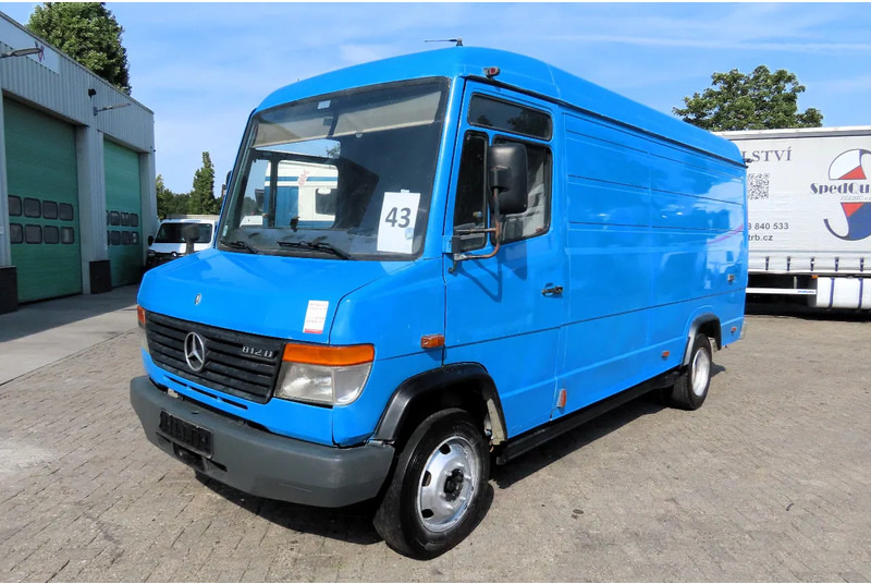 Mercedes-Benz Vario 812D - Βαν: φωτογραφία 1 Mercedes-Benz Vario 812D - Βαν: φωτογραφία 1