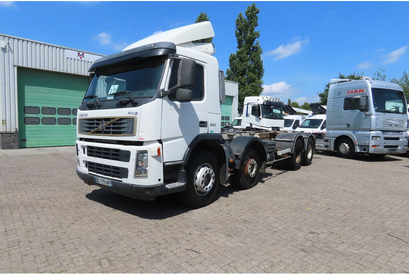 Volvo FM 380 8x4 FULL SPRING. 100% condition! - Φορτηγό σασί: φωτογραφία 1 Volvo FM 380 8x4 FULL SPRING. 100% condition! - Φορτηγό σασί: φωτογραφία 1