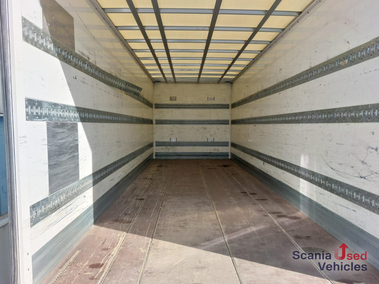 MERCEDES-BENZ Atego 1221 L Koffer Ladebordwand - Φορτηγό κόφα: φωτογραφία 4 MERCEDES-BENZ Atego 1221 L Koffer Ladebordwand - Φορτηγό κόφα: φωτογραφία 4