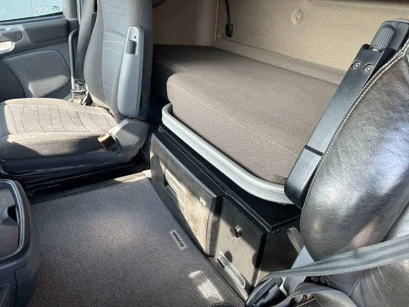 Τράκτορας Scania R490 6x4, RETARDER, EURO-6, NIGHT-AIRCO, 1st axle: 9.000kg, NL-truck, APK: 12/2025: φωτογραφία 16 Τράκτορας Scania R490 6x4, RETARDER, EURO-6, NIGHT-AIRCO, 1st axle: 9.000kg, NL-truck, APK: 12/2025: φωτογραφία 16