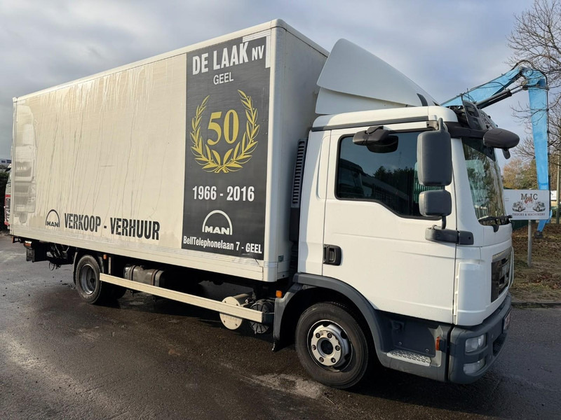 MAN TGL 8.180 4x2 BL COSED BOX / BAKWAGEN / CAISSE FERMEE - *184.000km* - 3 SEATER - EURO 5 - AIR SUSPENSION - BOX 6m00 x 2m49 x 2m38 - BE TRUCK - Φορτηγό κόφα: φωτογραφία 1 MAN TGL 8.180 4x2 BL COSED BOX / BAKWAGEN / CAISSE FERMEE - *184.000km* - 3 SEATER - EURO 5 - AIR SUSPENSION - BOX 6m00 x 2m49 x 2m38 - BE TRUCK - Φορτηγό κόφα: φωτογραφία 1