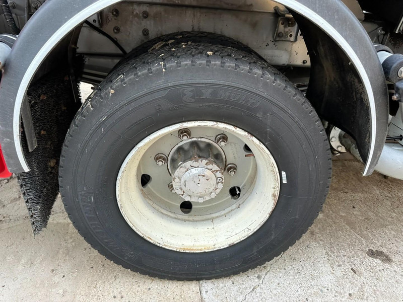 Renault MIDLUM 150 FUEL TANKER / CITERNE MAZOUT - 6500L - 3 COMPARTIMENTS - *ENGINE PROBLEM* - Φορτηγό βυτιοφόρο: φωτογραφία 5 Renault MIDLUM 150 FUEL TANKER / CITERNE MAZOUT - 6500L - 3 COMPARTIMENTS - *ENGINE PROBLEM* - Φορτηγό βυτιοφόρο: φωτογραφία 5