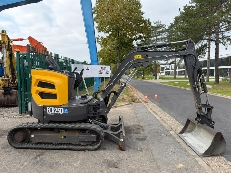 Volvo ECR25D 1159 UREN - SLOOP + SORTEERFUNCTIE - EXTRA HYDR. LEIDINGEN - HYDR SNELWISSEL - CE - BE MACHINE - Μίνι εκσκαφέας: φωτογραφία 3 Volvo ECR25D 1159 UREN - SLOOP + SORTEERFUNCTIE - EXTRA HYDR. LEIDINGEN - HYDR SNELWISSEL - CE - BE MACHINE - Μίνι εκσκαφέας: φωτογραφία 3