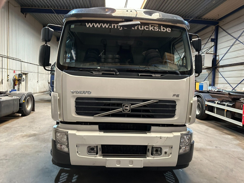 Volvo FE 300 6x2 + crane (20m!) PALFINGER PK18002 E 6x - LIFT / STEERING AXLE - MANUAL - EURO 5 - Φορτηγό με γερανό: φωτογραφία 2 Volvo FE 300 6x2 + crane (20m!) PALFINGER PK18002 E 6x - LIFT / STEERING AXLE - MANUAL - EURO 5 - Φορτηγό με γερανό: φωτογραφία 2