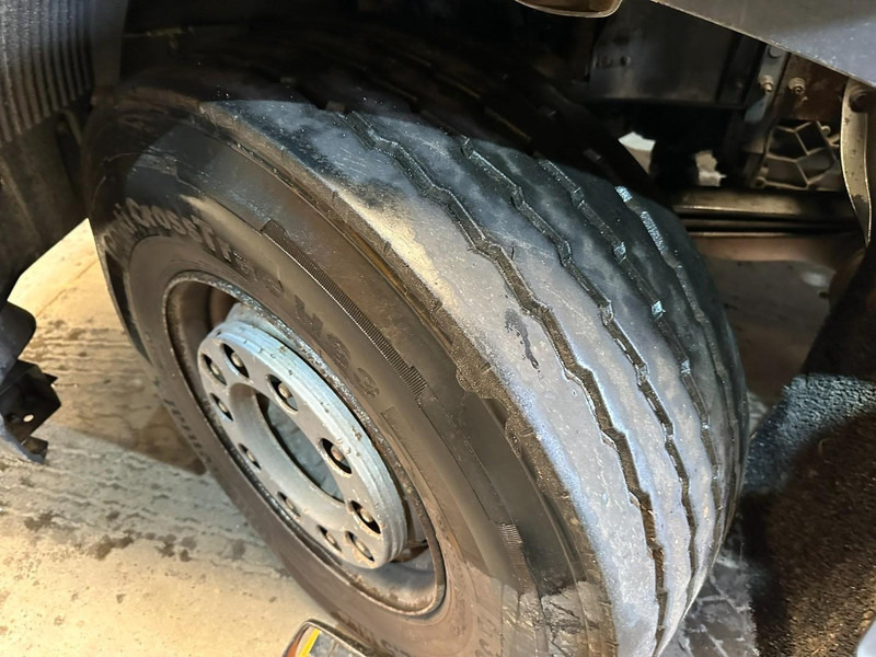 Φορτηγό φόρτωσης γάντζου, Φορτηγό με γερανό Volvo FH12-420 8x4 HOOKLIFT AJK + CRANE EFFER 250 - 3S - RADIO - TRIDEM LIFT + STEERING AXLE - I SHIFT - BE TRUCK: φωτογραφία 11 Φορτηγό φόρτωσης γάντζου, Φορτηγό με γερανό Volvo FH12-420 8x4 HOOKLIFT AJK + CRANE EFFER 250 - 3S - RADIO - TRIDEM LIFT + STEERING AXLE - I SHIFT - BE TRUCK: φωτογραφία 11