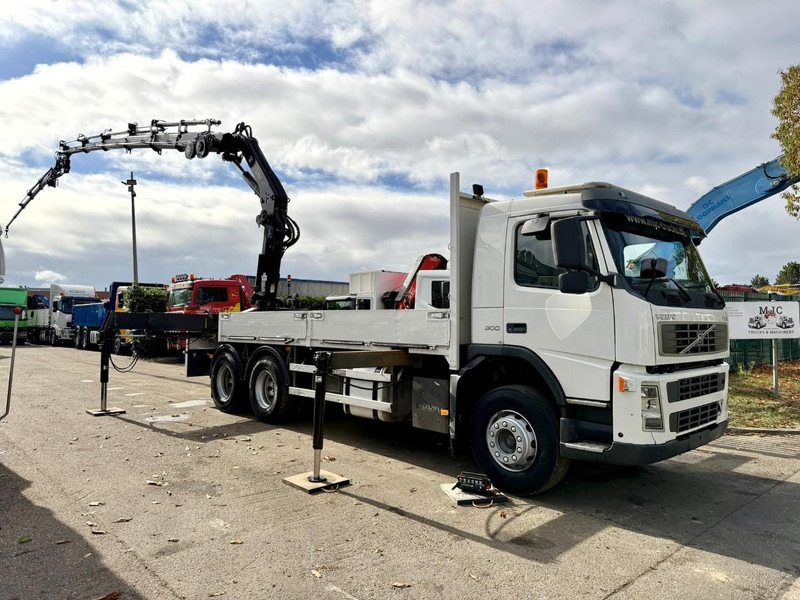 Volvo FM 300 6x4 + (25.8m!) PRITSCHE + KRAN HIAB 245 E-5 + JIB 65 X-3 + 2 ME - *228.000km* - MANUAL - A/C - EURO 3 - BELGIAN TRUCK - Φορτηγό με ανοιχτή καρότσα, Φορτηγό με γερανό: φωτογραφία 2 Volvo FM 300 6x4 + (25.8m!) PRITSCHE + KRAN HIAB 245 E-5 + JIB 65 X-3 + 2 ME - *228.000km* - MANUAL - A/C - EURO 3 - BELGIAN TRUCK - Φορτηγό με ανοιχτή καρότσα, Φορτηγό με γερανό: φωτογραφία 2