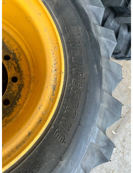 Bridgestone 1000 x 20 Set / 10.00 x 20: 4x2 Tyres - Ελαστικά και ζάντες για Κατασκευή μηχανήματα: φωτογραφία 2 Bridgestone 1000 x 20 Set / 10.00 x 20: 4x2 Tyres - Ελαστικά και ζάντες για Κατασκευή μηχανήματα: φωτογραφία 2