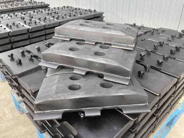Volvo Rubber Asphalt Pads - Πλαίσιο/ Σασί για Κατασκευή μηχανήματα: φωτογραφία 1 Volvo Rubber Asphalt Pads - Πλαίσιο/ Σασί για Κατασκευή μηχανήματα: φωτογραφία 1