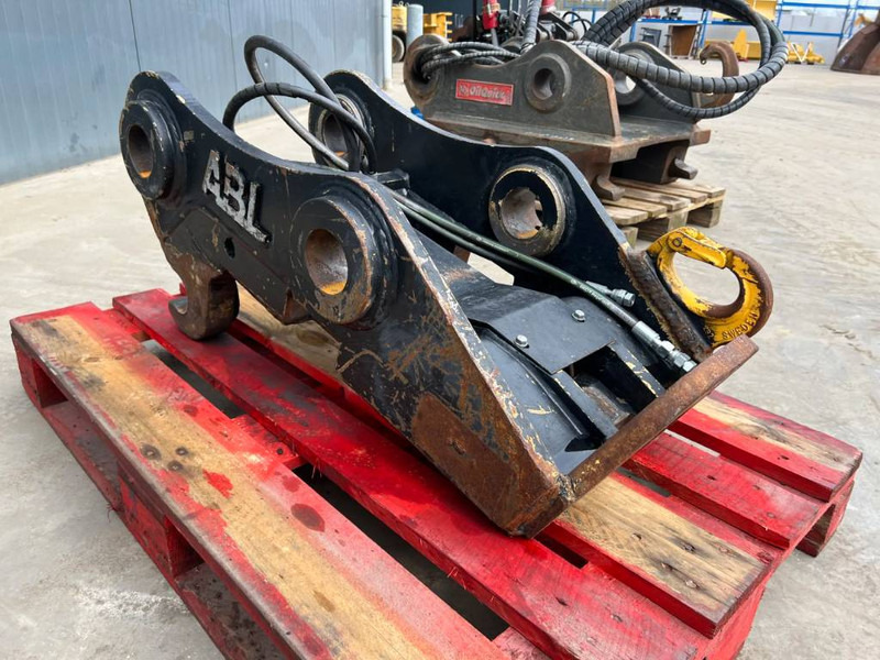 Volvo S1 - 323D - Ταχυσύνδεσμος για Κατασκευή μηχανήματα: φωτογραφία 3 Volvo S1 - 323D - Ταχυσύνδεσμος για Κατασκευή μηχανήματα: φωτογραφία 3