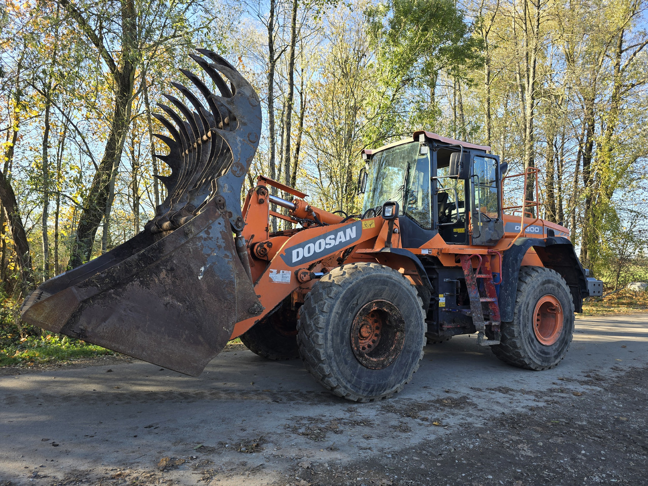 DOOSAN DL300-3 z WAGĄ - Ελαστιχοφόρος φορτωτής: φωτογραφία 1 DOOSAN DL300-3 z WAGĄ - Ελαστιχοφόρος φορτωτής: φωτογραφία 1